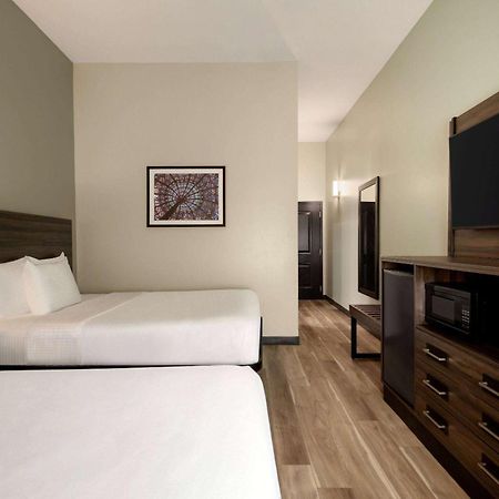 La Quinta By Wyndham Gonzales La Hotel Екстериор снимка