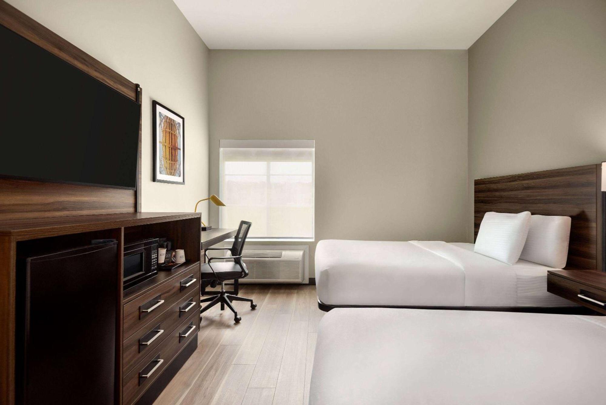 La Quinta By Wyndham Gonzales La Hotel Екстериор снимка