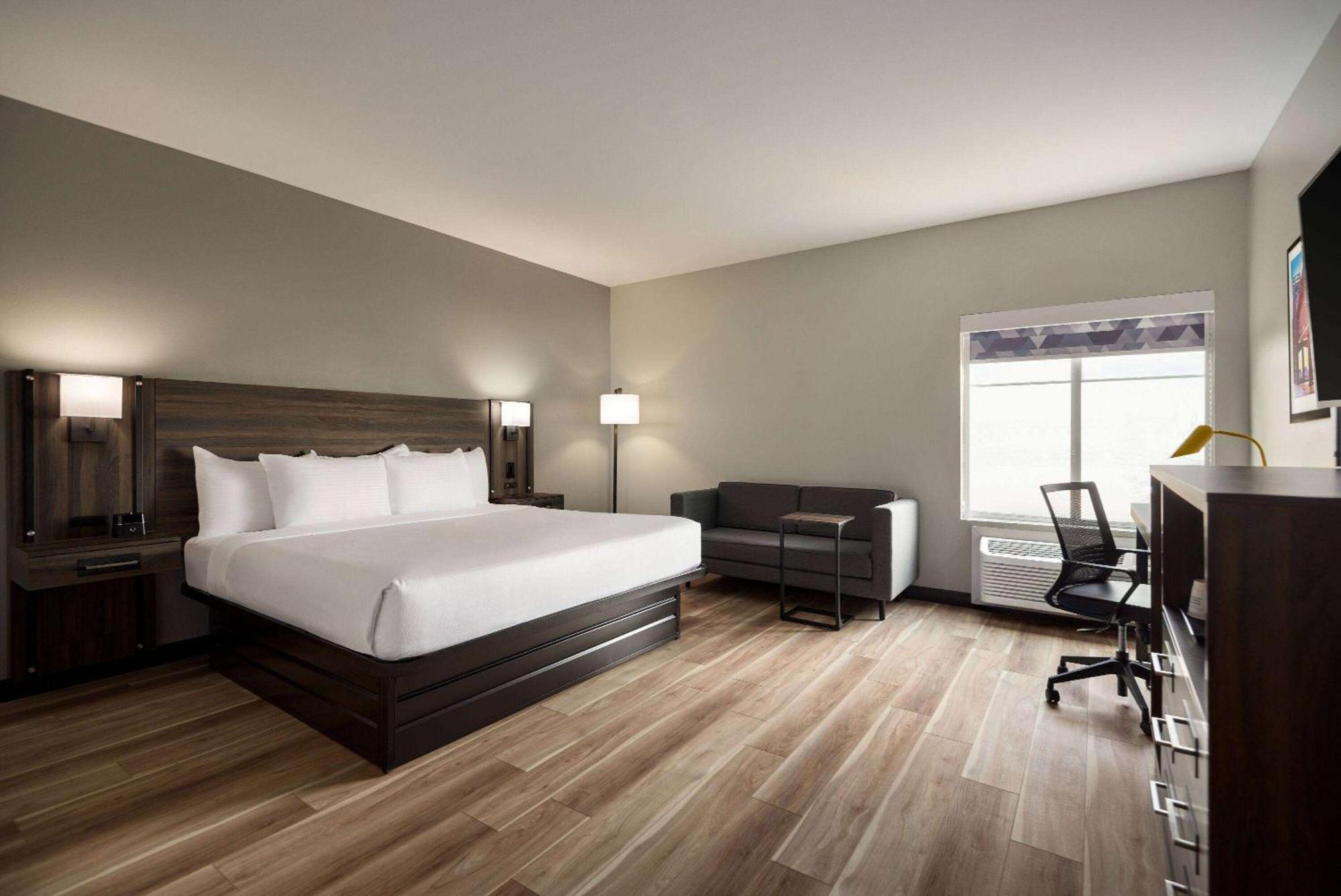 La Quinta By Wyndham Gonzales La Hotel Екстериор снимка