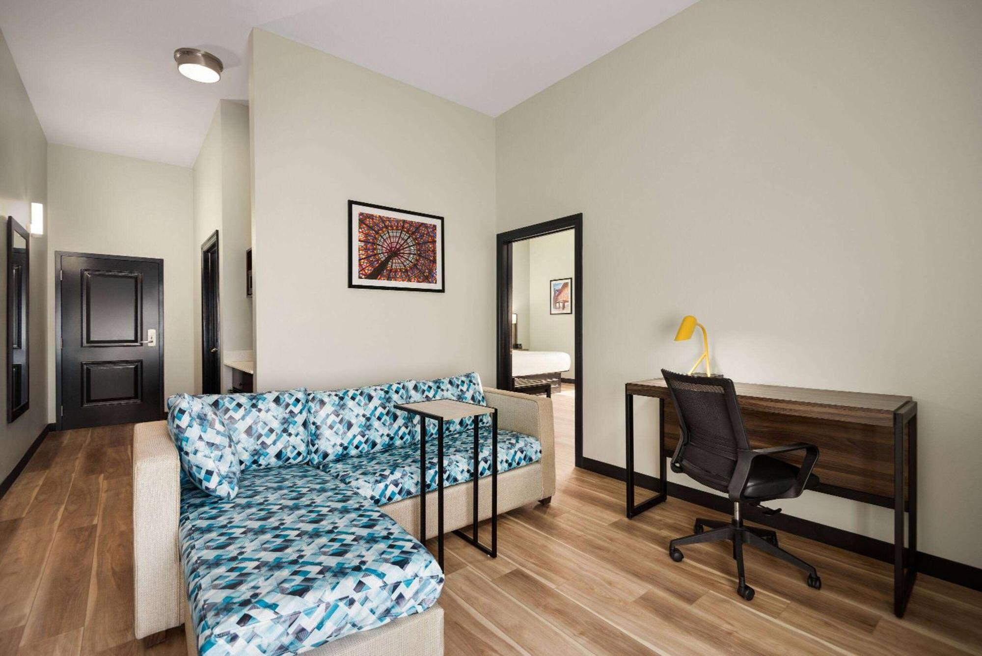 La Quinta By Wyndham Gonzales La Hotel Екстериор снимка
